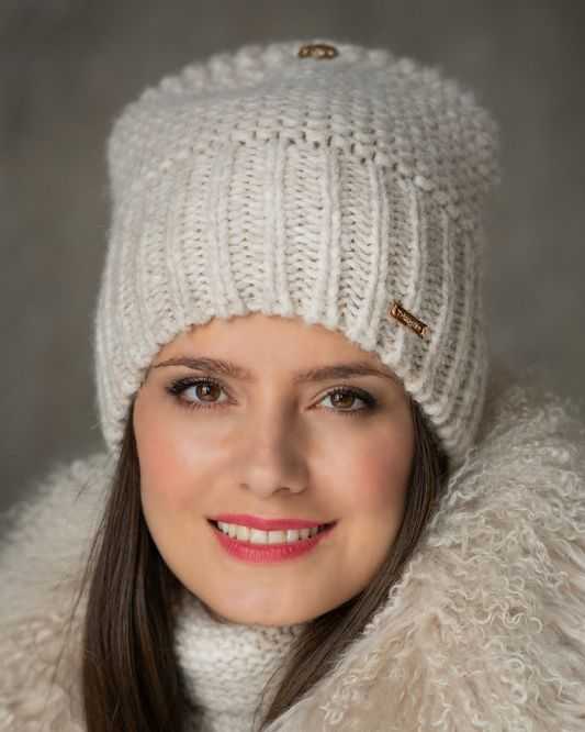 Мастер-класс по вязанию шапок для зимы и межсезонья, лучшие модели