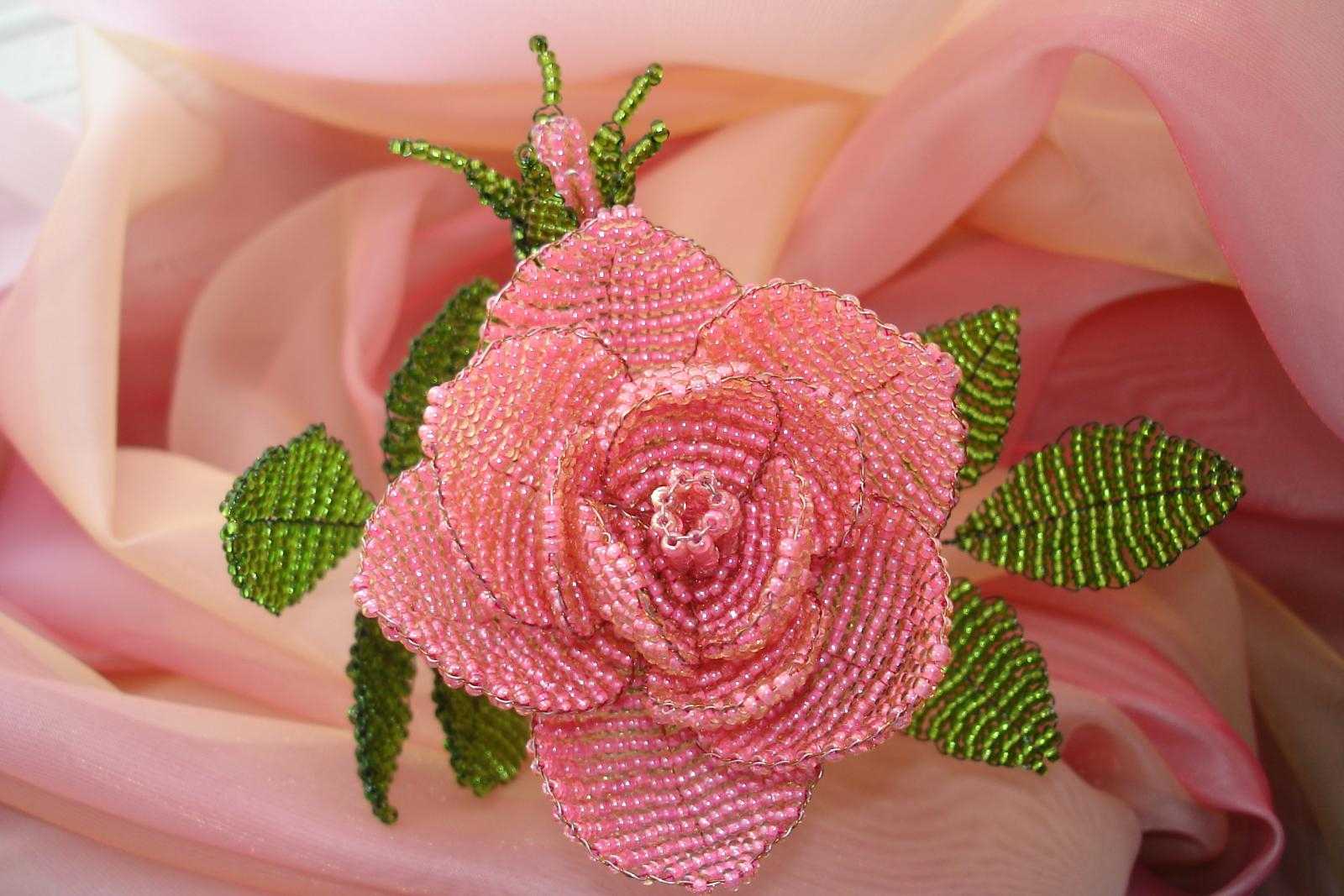 Урок по созданию розы из бисера для начинающих Делаем по сложным и простым схемам красивые цветы своими руками Пошаговый разбор всех нюансов с фото и описанием