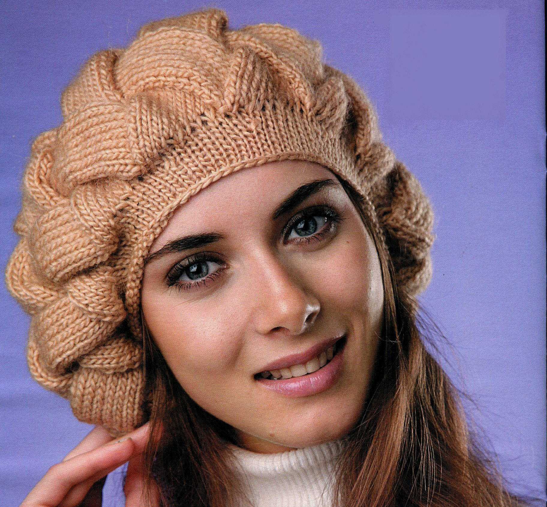 Связать спицами модные женские шапки