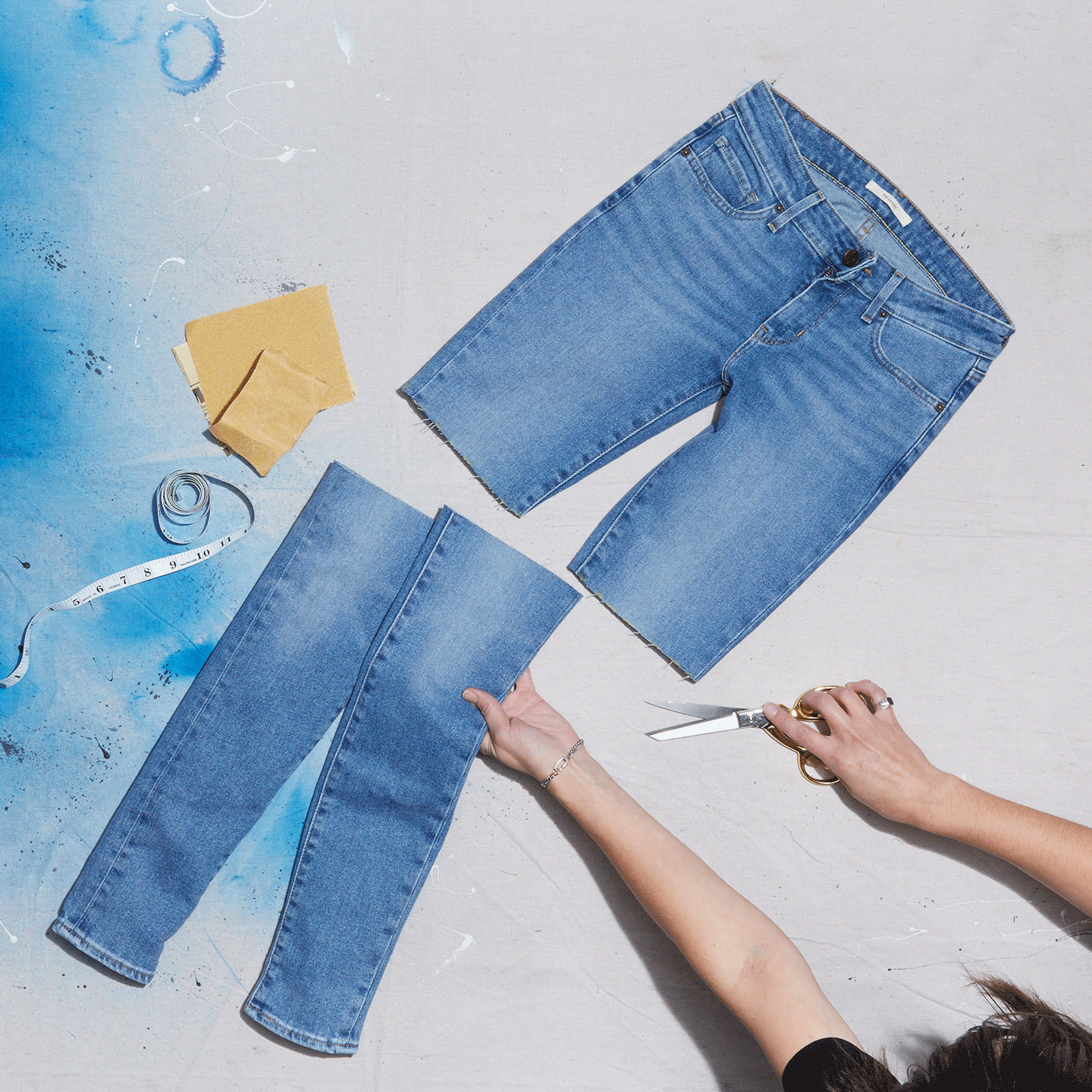 Как правильно укоротить джинсы?