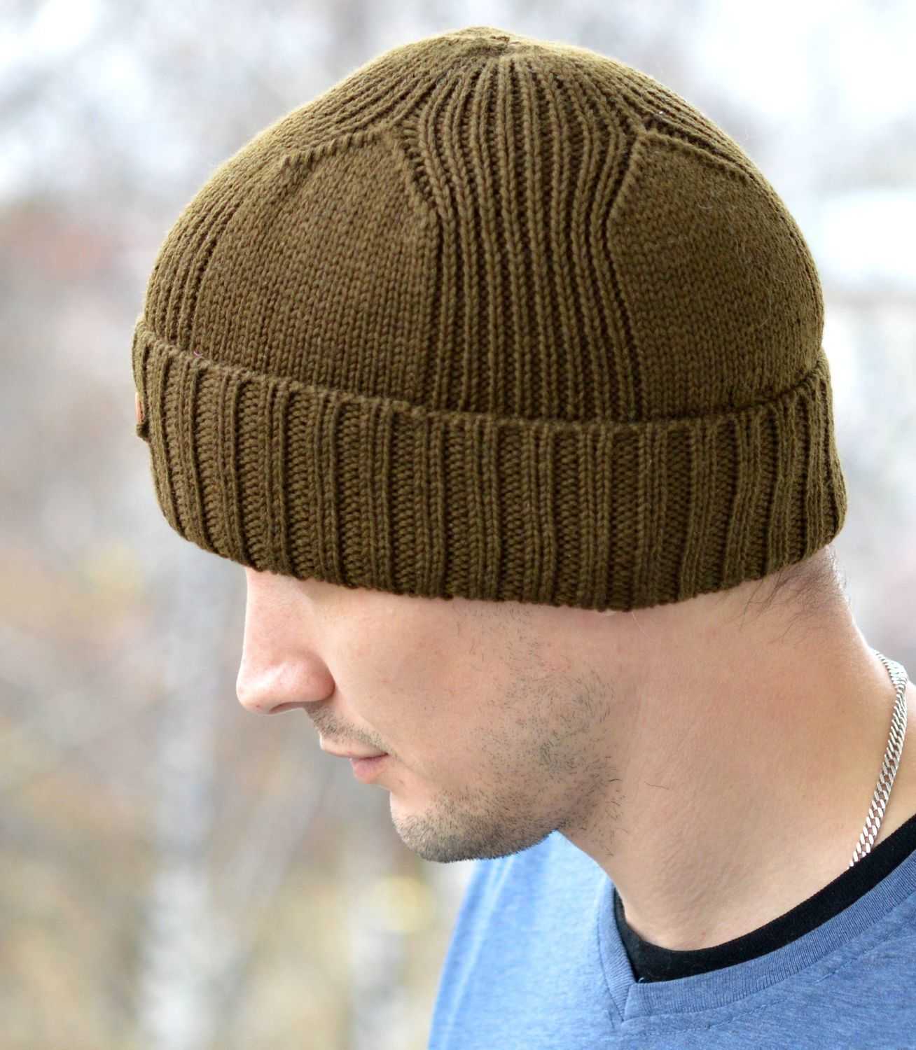 Мужские шапки спицами — подборка 14-ти вязаных моделей на любой вкус