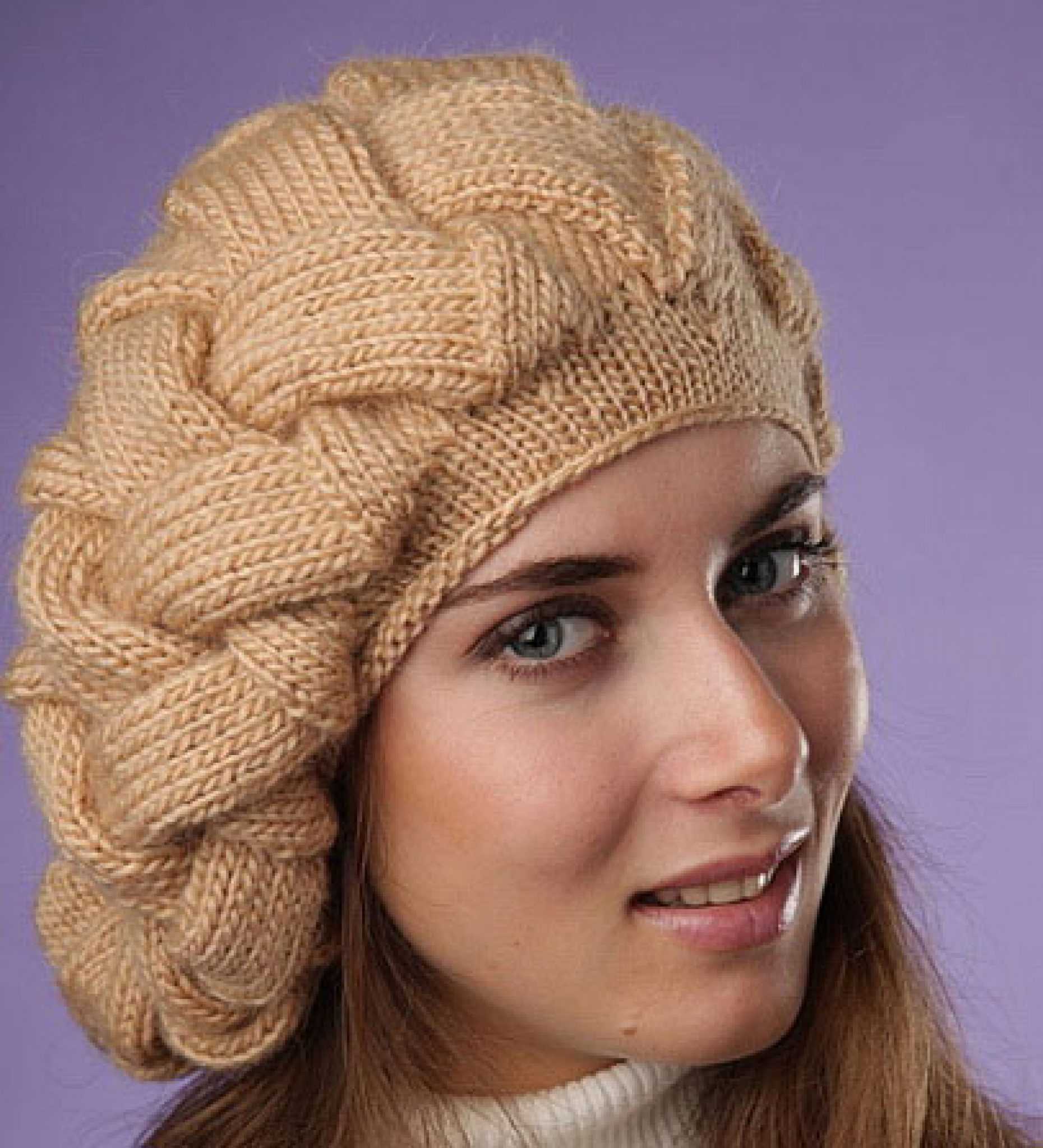 Как вязать шапку женскую спицами