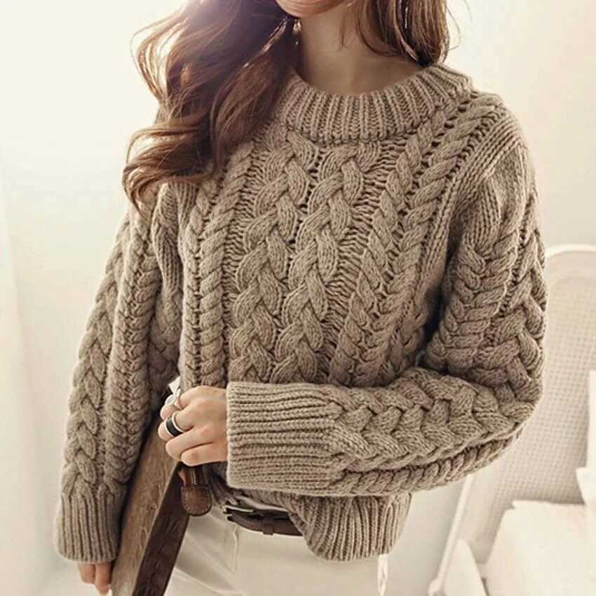 Вяжем спицами женский свитер